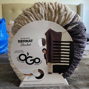 BERNAT BLANKET O'GO YARN x 3  (300G/10.5OZ/) Crochet or Knitting; Biscotti